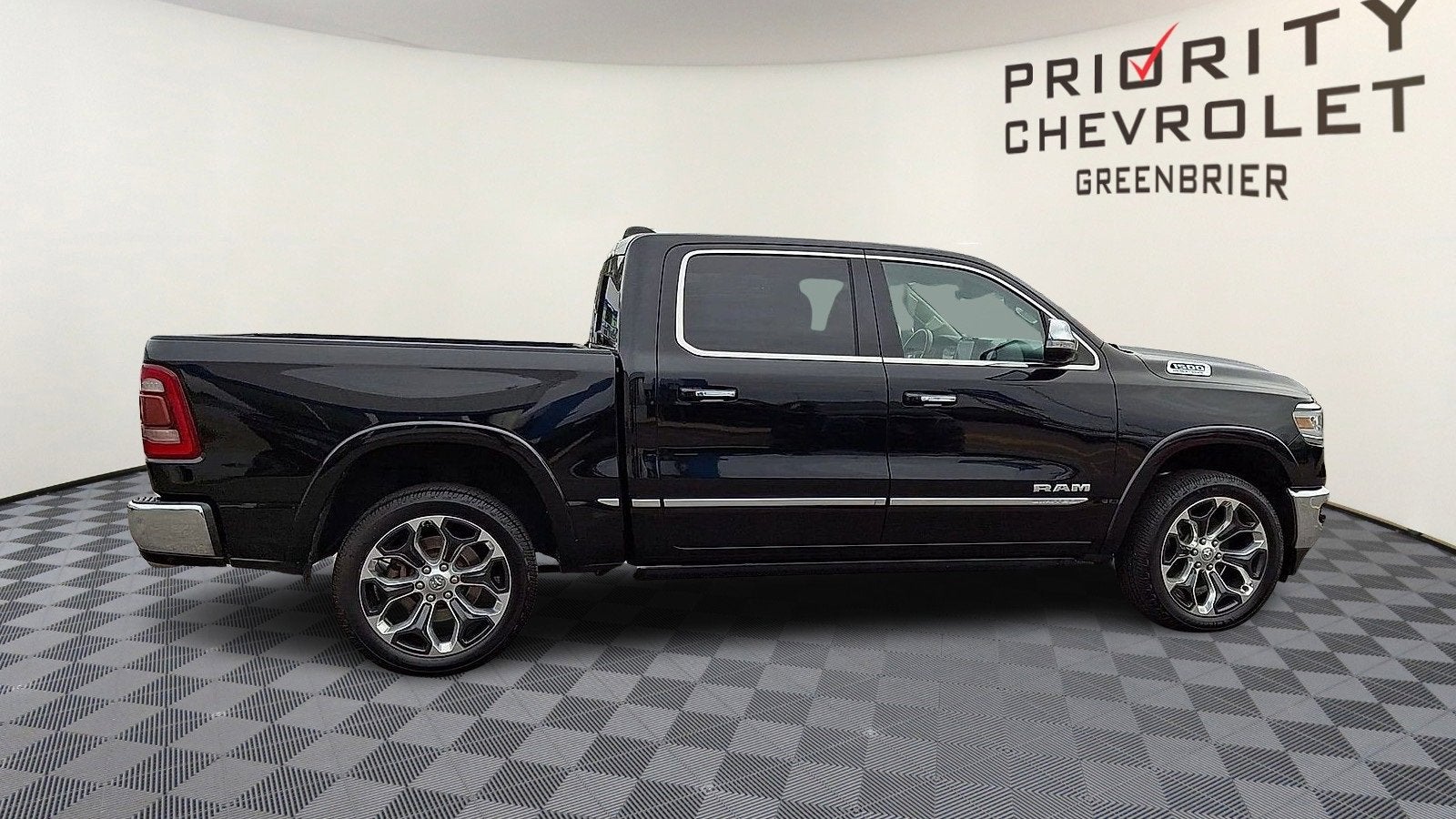 2021 RAM 1500 Limited Crew Cab 4x4 5'7" Box