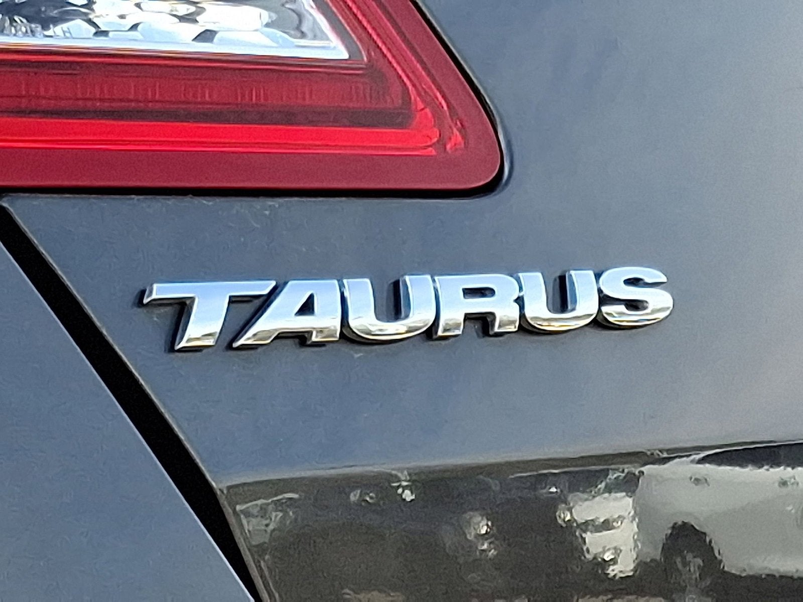 2018 Ford Taurus SE