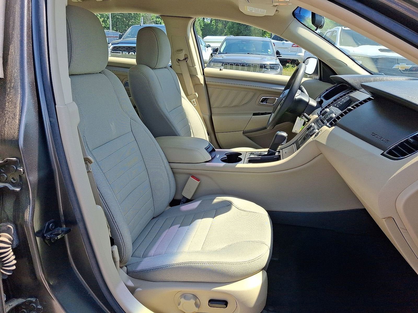 2018 Ford Taurus SE