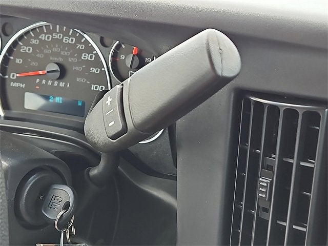 2025 Chevrolet Express Passenger 3500 1LT