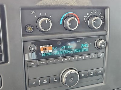 2025 Chevrolet Express Passenger 3500 1LT