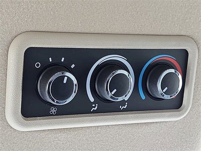 2025 Chevrolet Express Passenger 3500 1LT