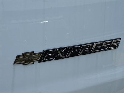 2025 Chevrolet Express Passenger 3500 1LT