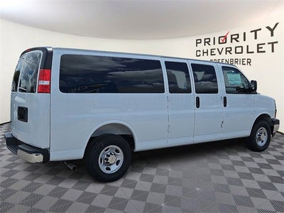 2025 Chevrolet Express Passenger 3500 1LT