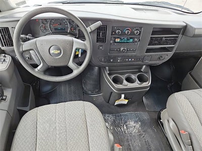 2025 Chevrolet Express Passenger 3500 1LT