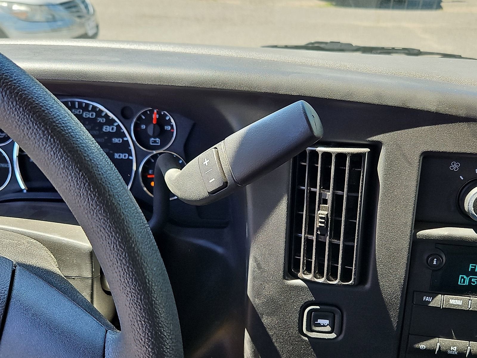 2024 Chevrolet Express Cutaway 3500 1WT