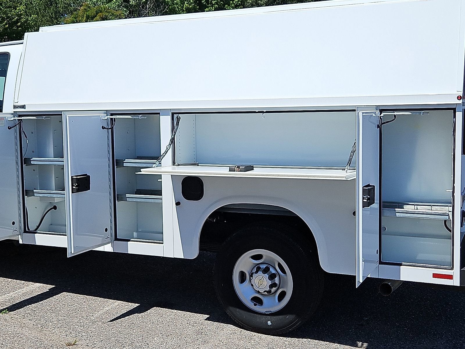 2024 Chevrolet Express Cutaway 3500 1WT