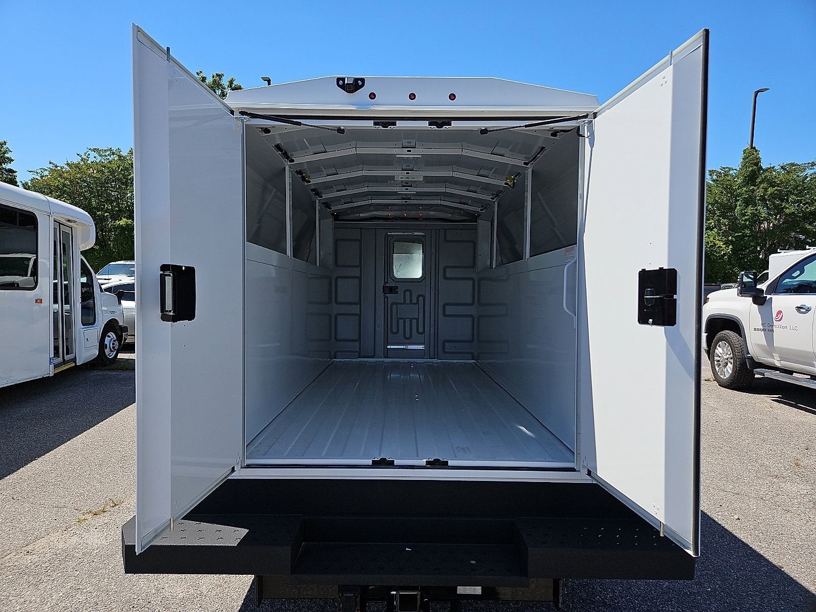 2024 Chevrolet Express Cutaway 3500 1WT