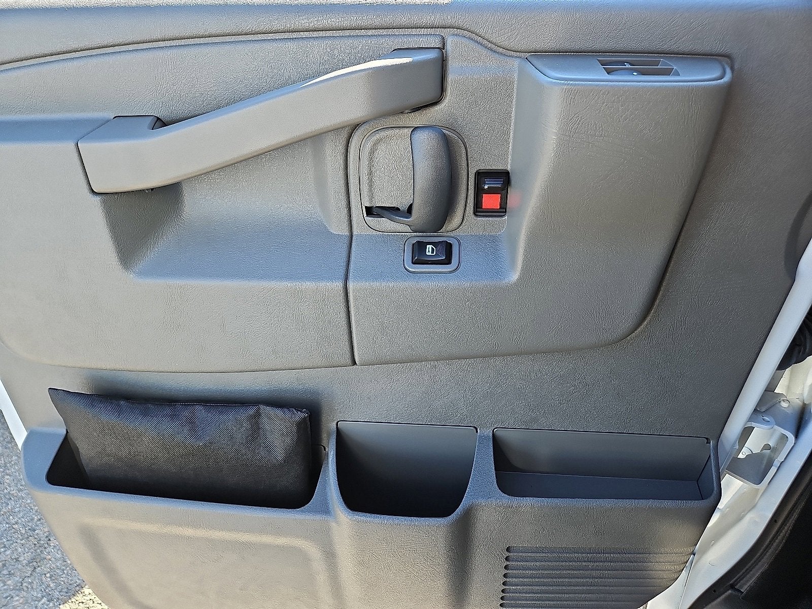 2024 Chevrolet Express Cutaway 3500 1WT