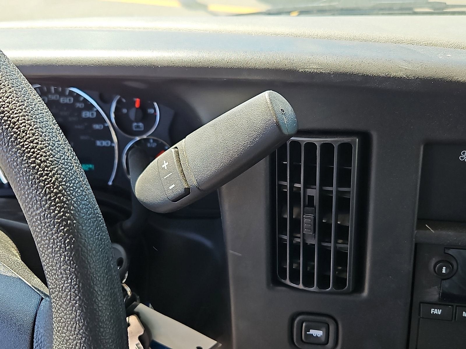 2024 Chevrolet Express Cutaway 3500 1WT