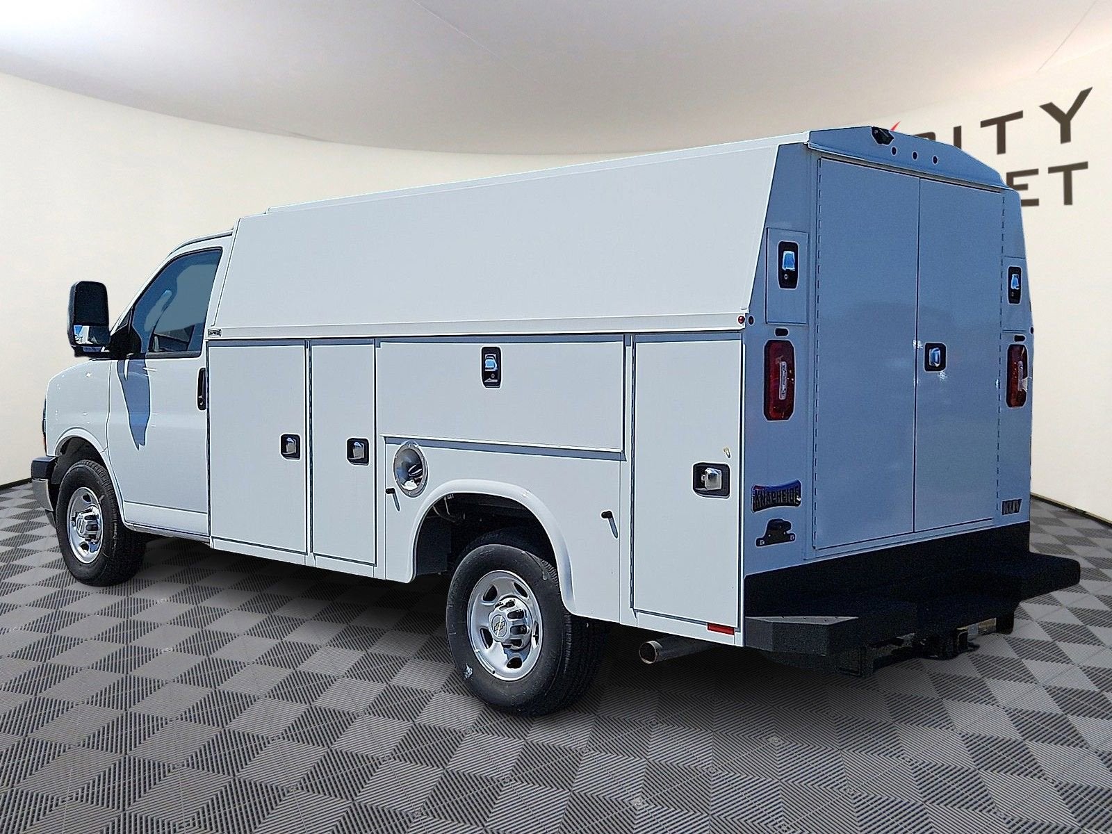 2024 Chevrolet Express Cutaway 3500 1WT