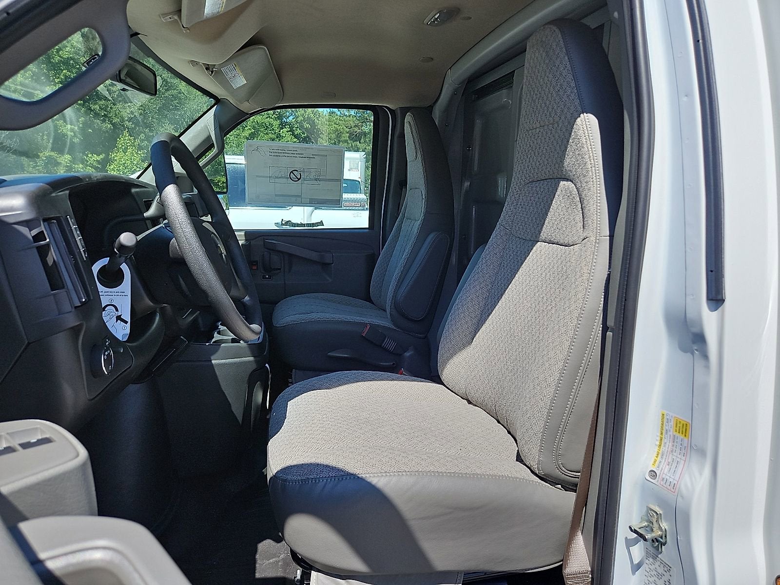 2024 Chevrolet Express Cutaway 3500 1WT