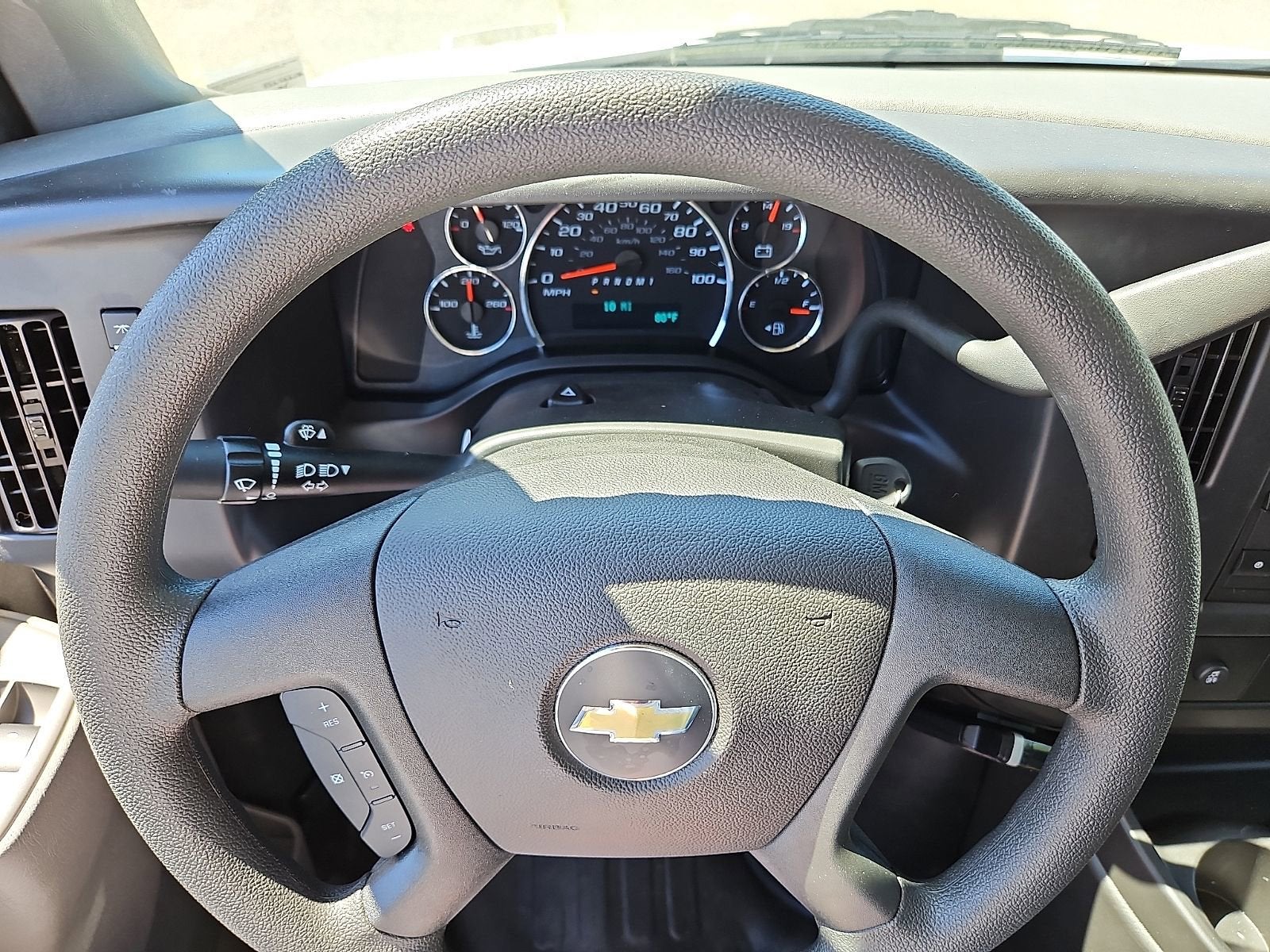 2024 Chevrolet Express Cutaway 3500 1WT