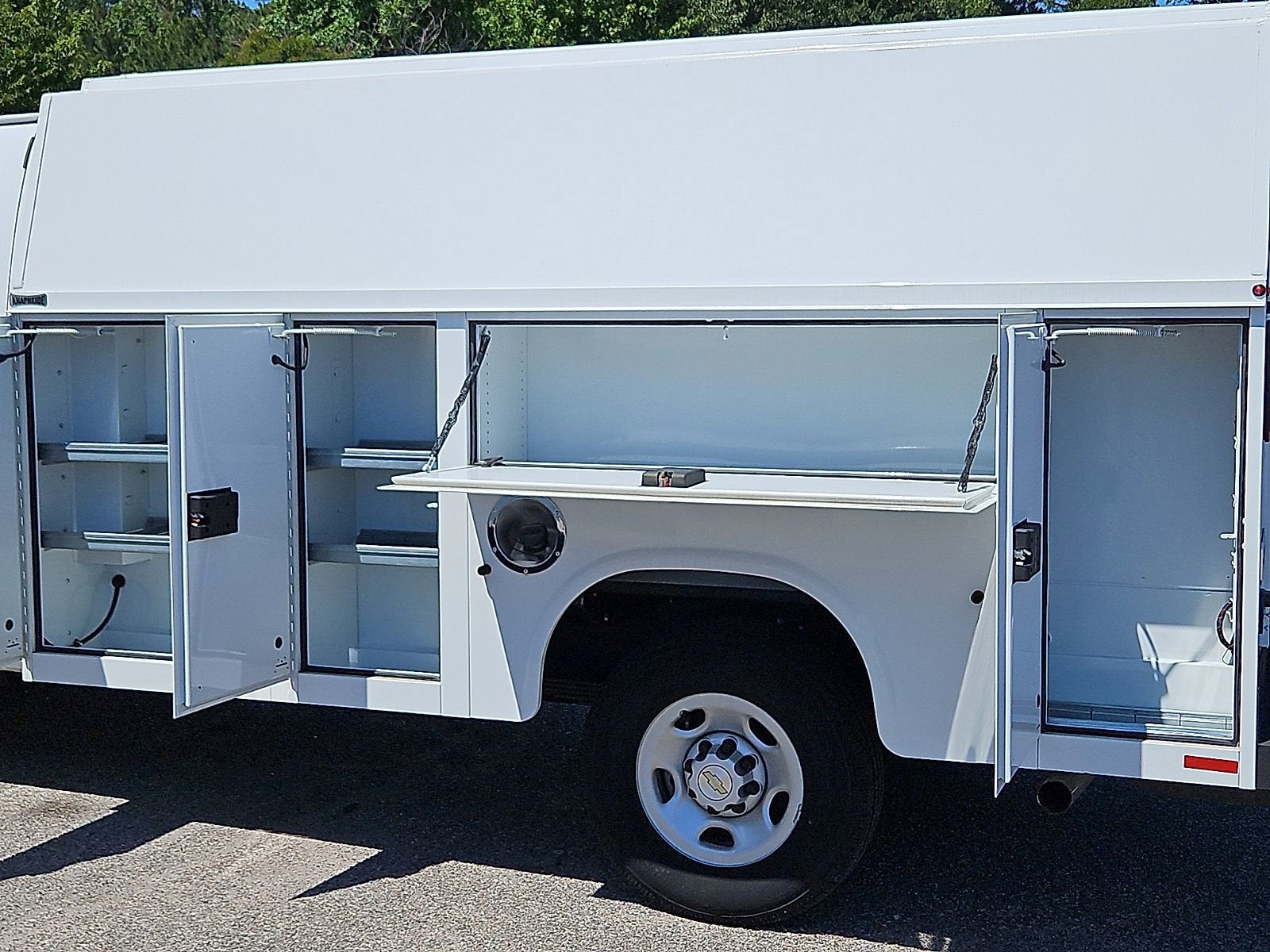 2024 Chevrolet Express Cutaway 3500 1WT
