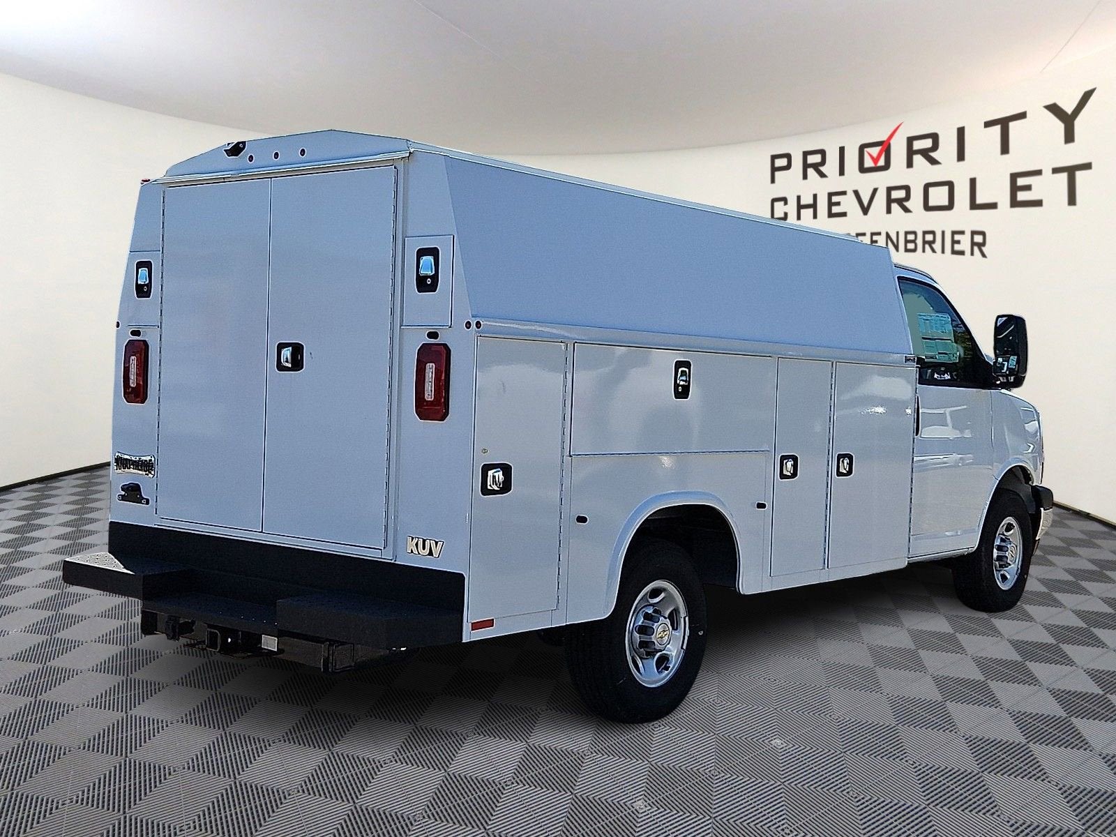 2024 Chevrolet Express Cutaway 3500 1WT