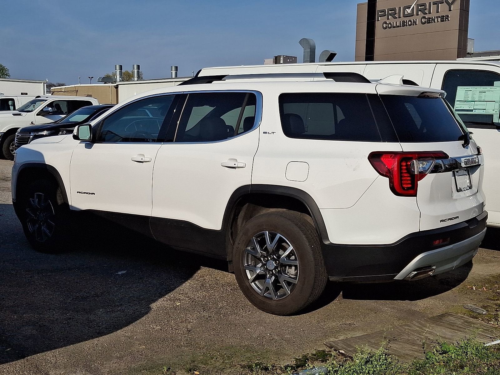 2023 GMC Acadia SLT
