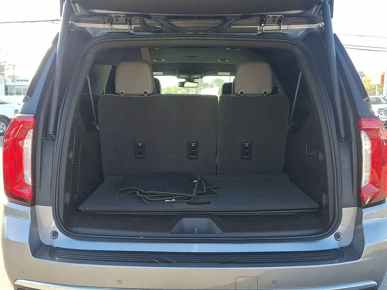 2022 GMC Yukon XL SLT