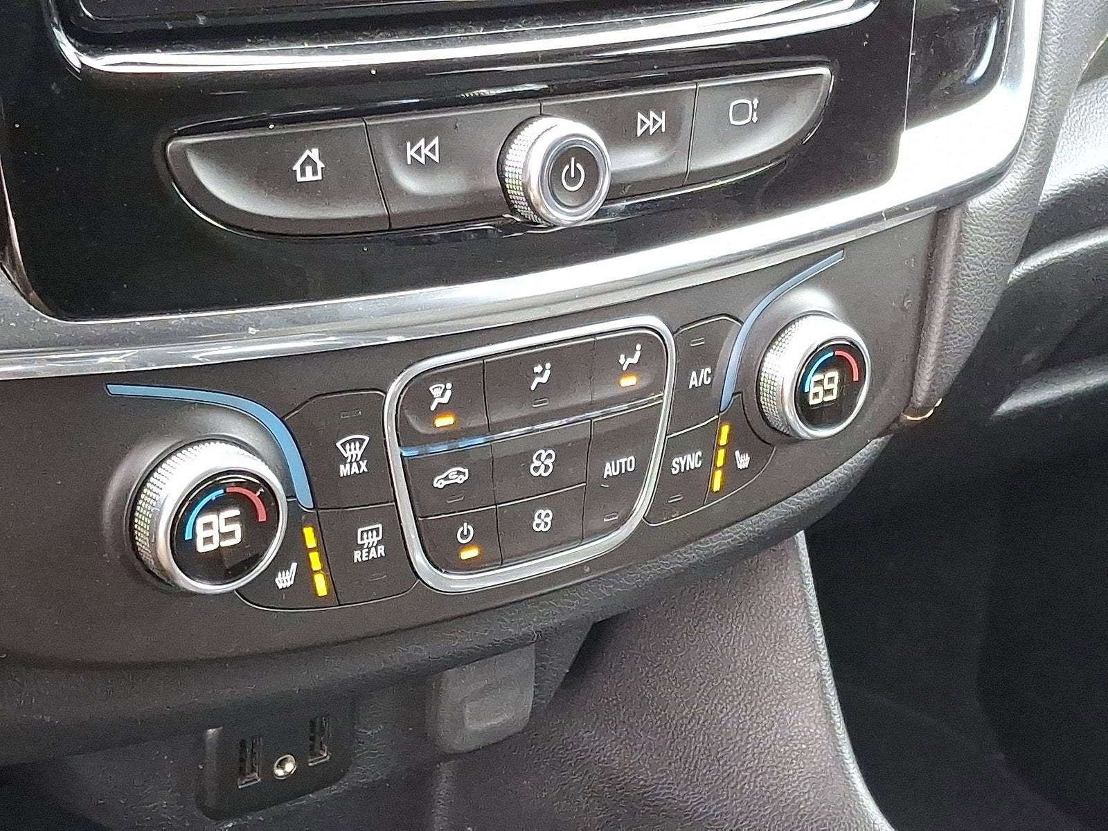 2018 Chevrolet Traverse LT Cloth