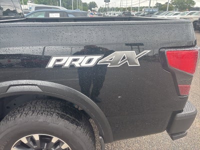2024 Nissan TITAN Crew Cab PRO-4X 4x4