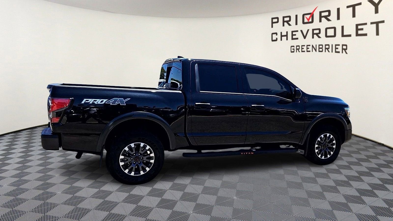2024 Nissan TITAN Crew Cab PRO-4X 4x4