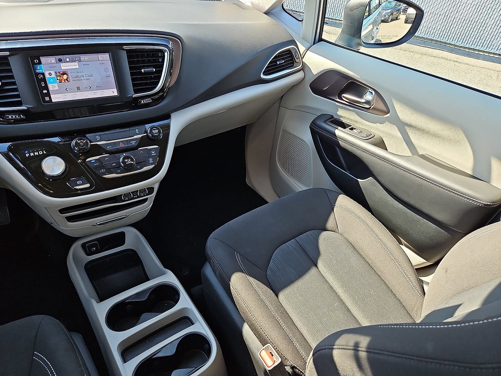 2024 Chrysler Voyager LX