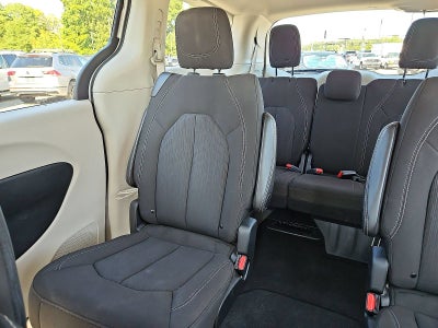 2024 Chrysler Voyager LX