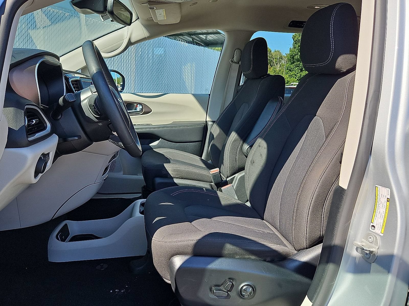 2024 Chrysler Voyager LX
