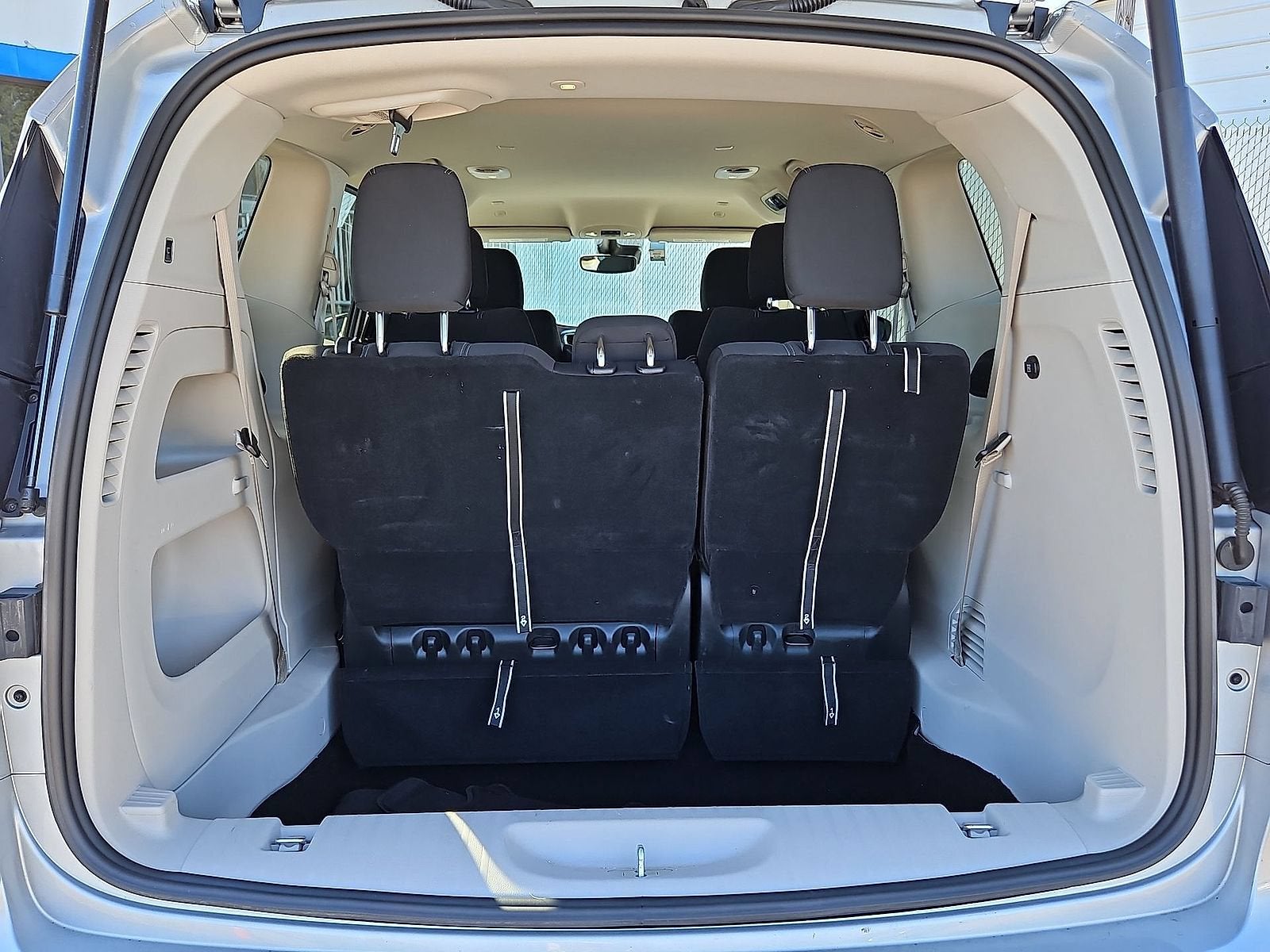 2024 Chrysler Voyager LX