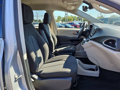 2024 Chrysler Voyager LX