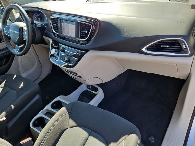 2024 Chrysler Voyager LX