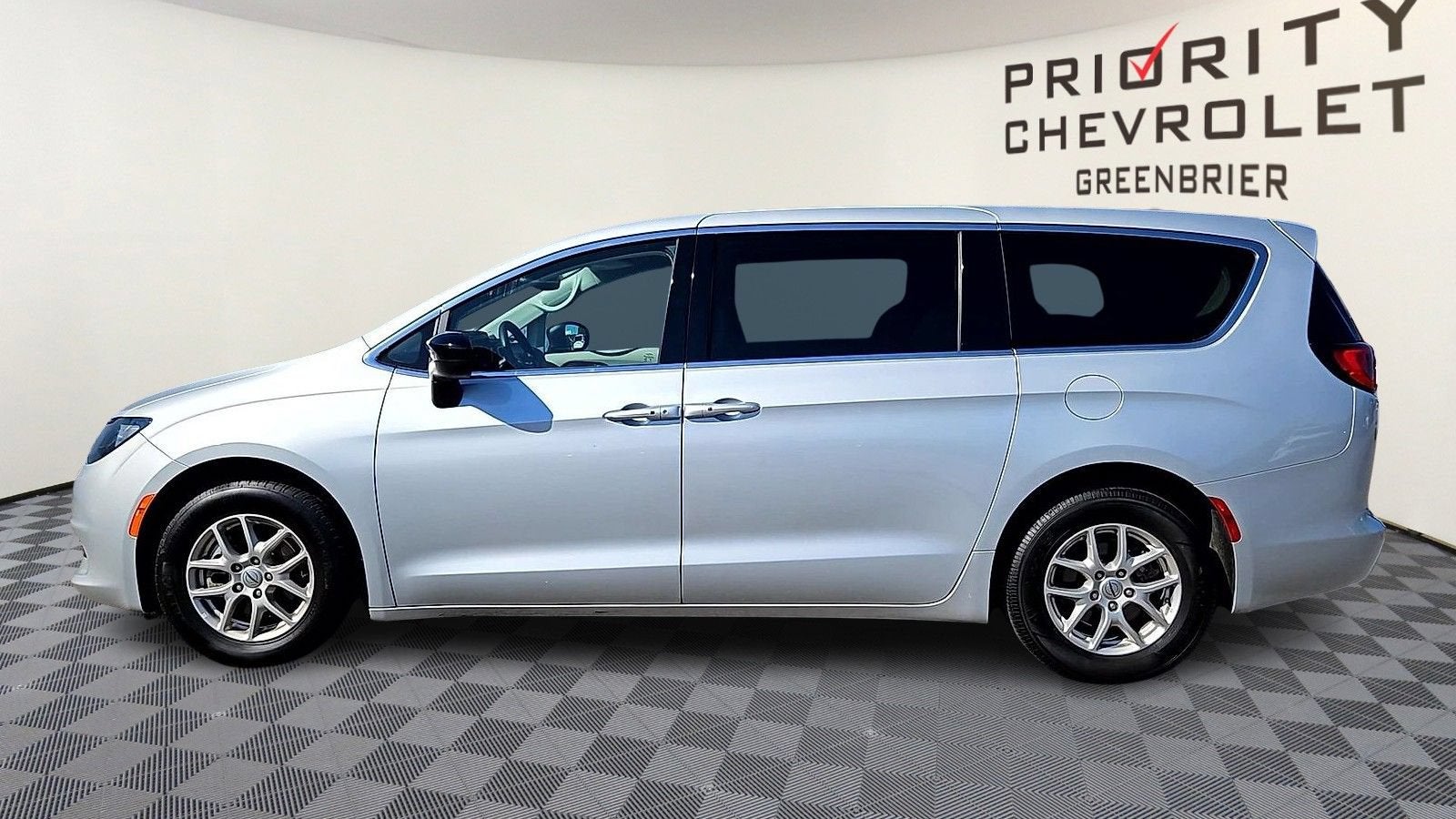 2024 Chrysler Voyager LX