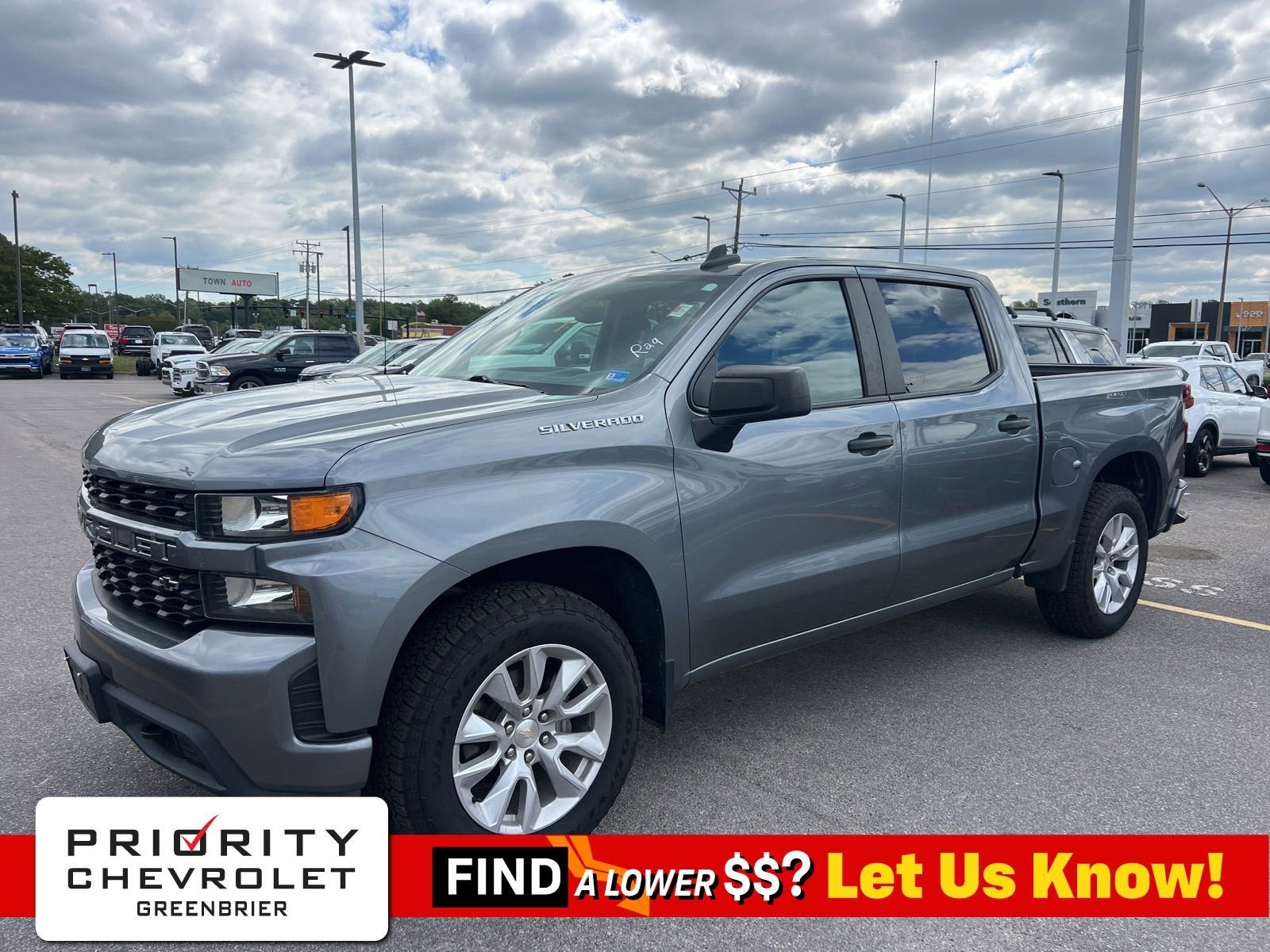 2022 Chevrolet Silverado 1500 Custom Crew Cab Short Box's photo