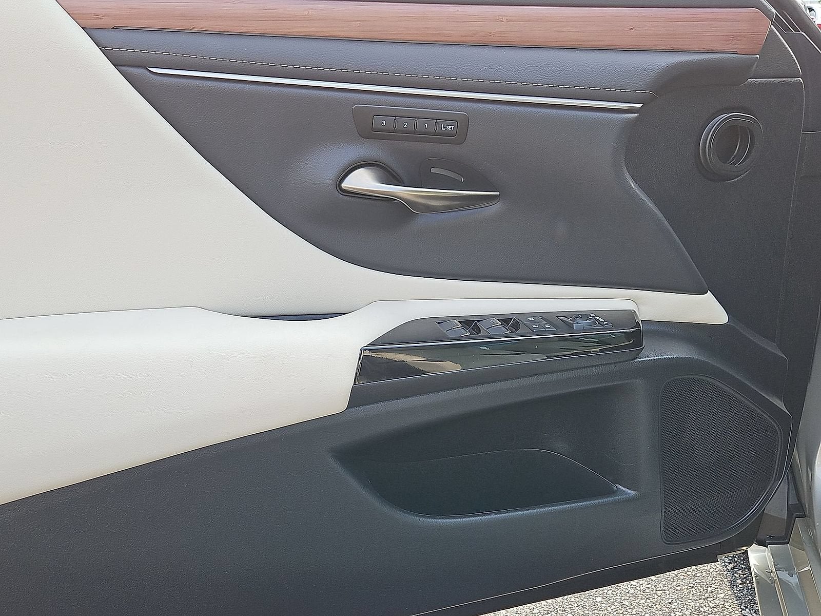 2025 Lexus ES 300h ES 300h