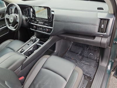 2025 Nissan Pathfinder SL 4WD