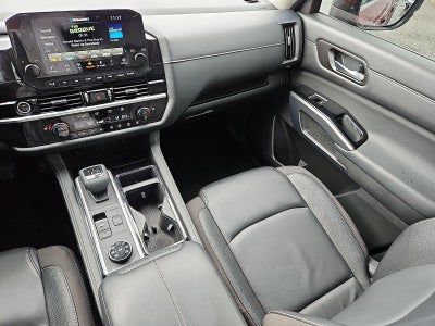2023 Nissan Pathfinder SL 4WD