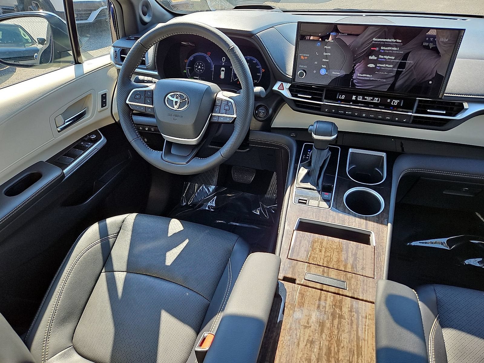 2025 Toyota Sienna Platinum