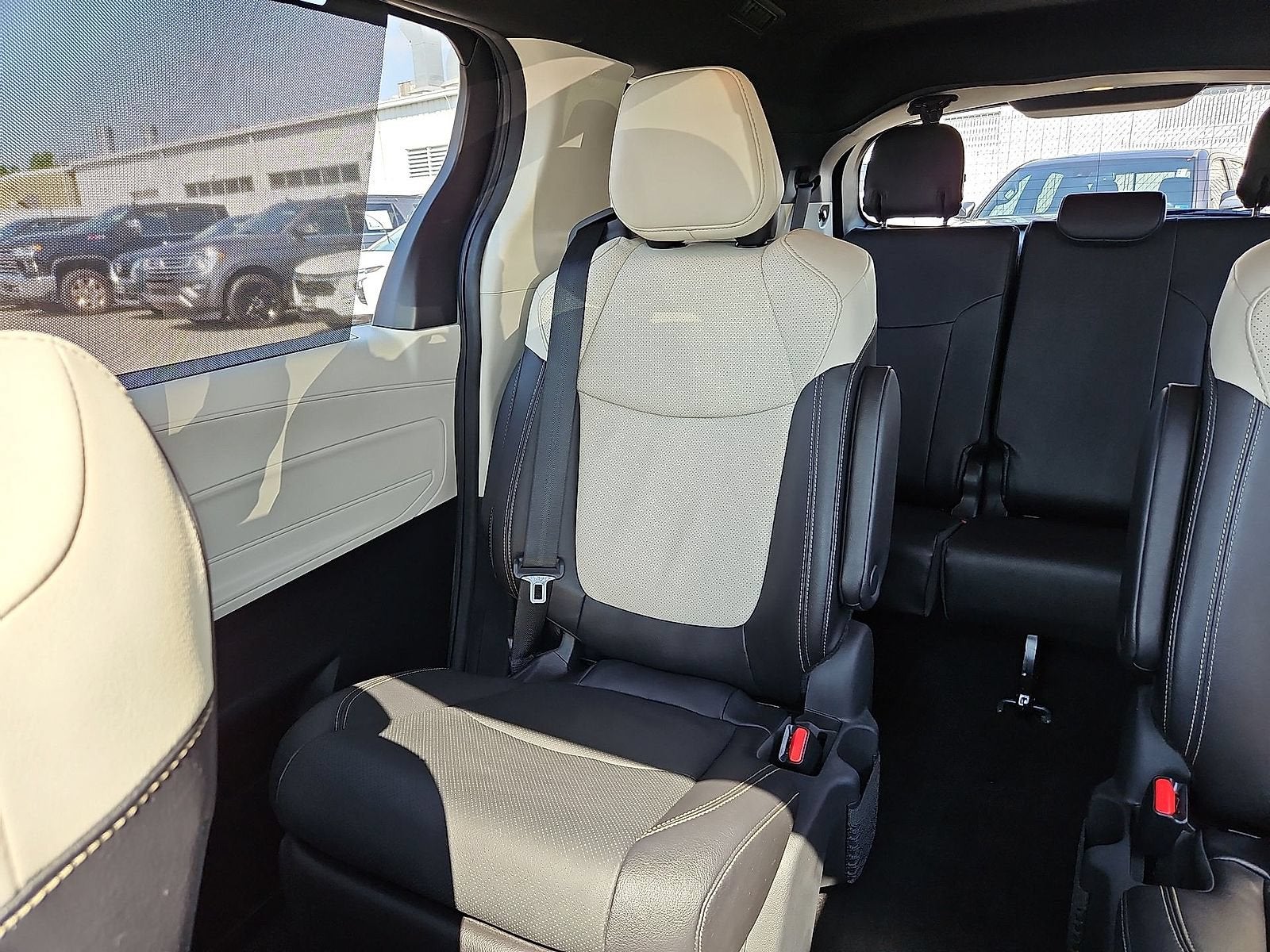 2025 Toyota Sienna Platinum