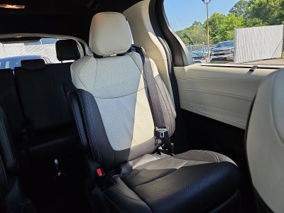 2025 Toyota Sienna Platinum