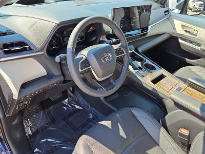 2025 Toyota Sienna Platinum