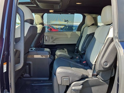 2025 Toyota Sienna Platinum