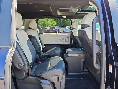 2025 Toyota Sienna Platinum
