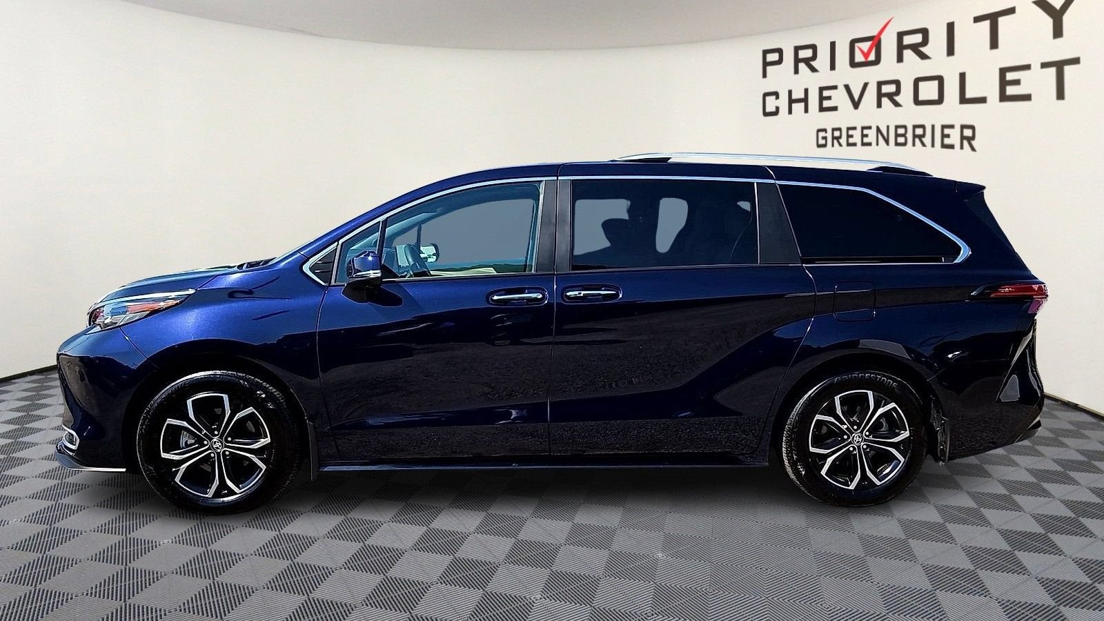 2025 Toyota Sienna Platinum